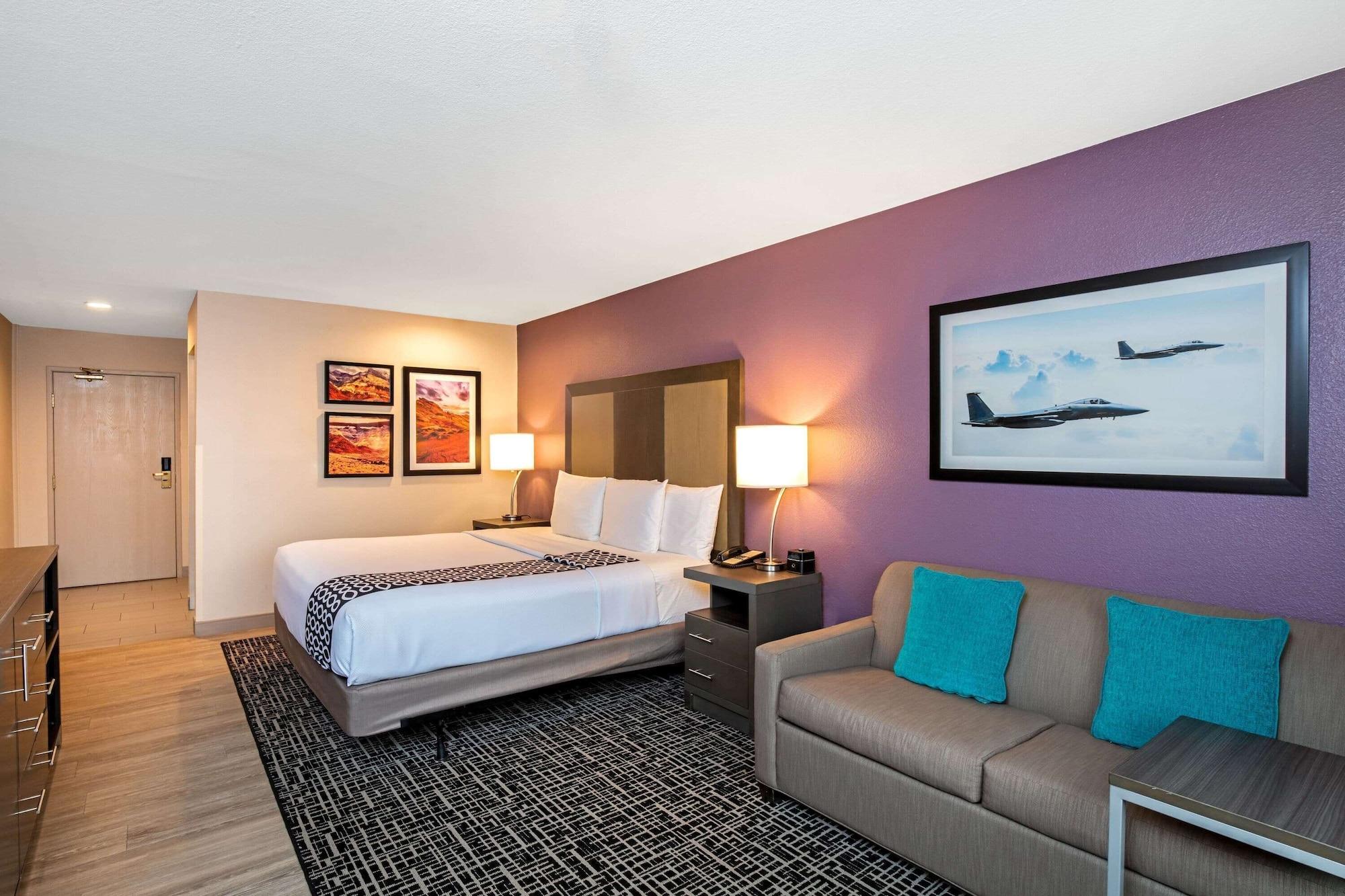 La Quinta Inn & Suites By Wyndham Las Vegas Nellis Extérieur photo