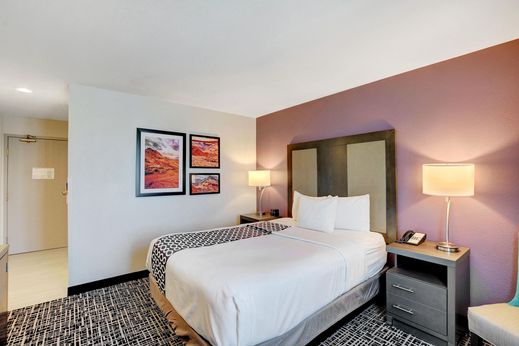 La Quinta Inn & Suites By Wyndham Las Vegas Nellis Extérieur photo