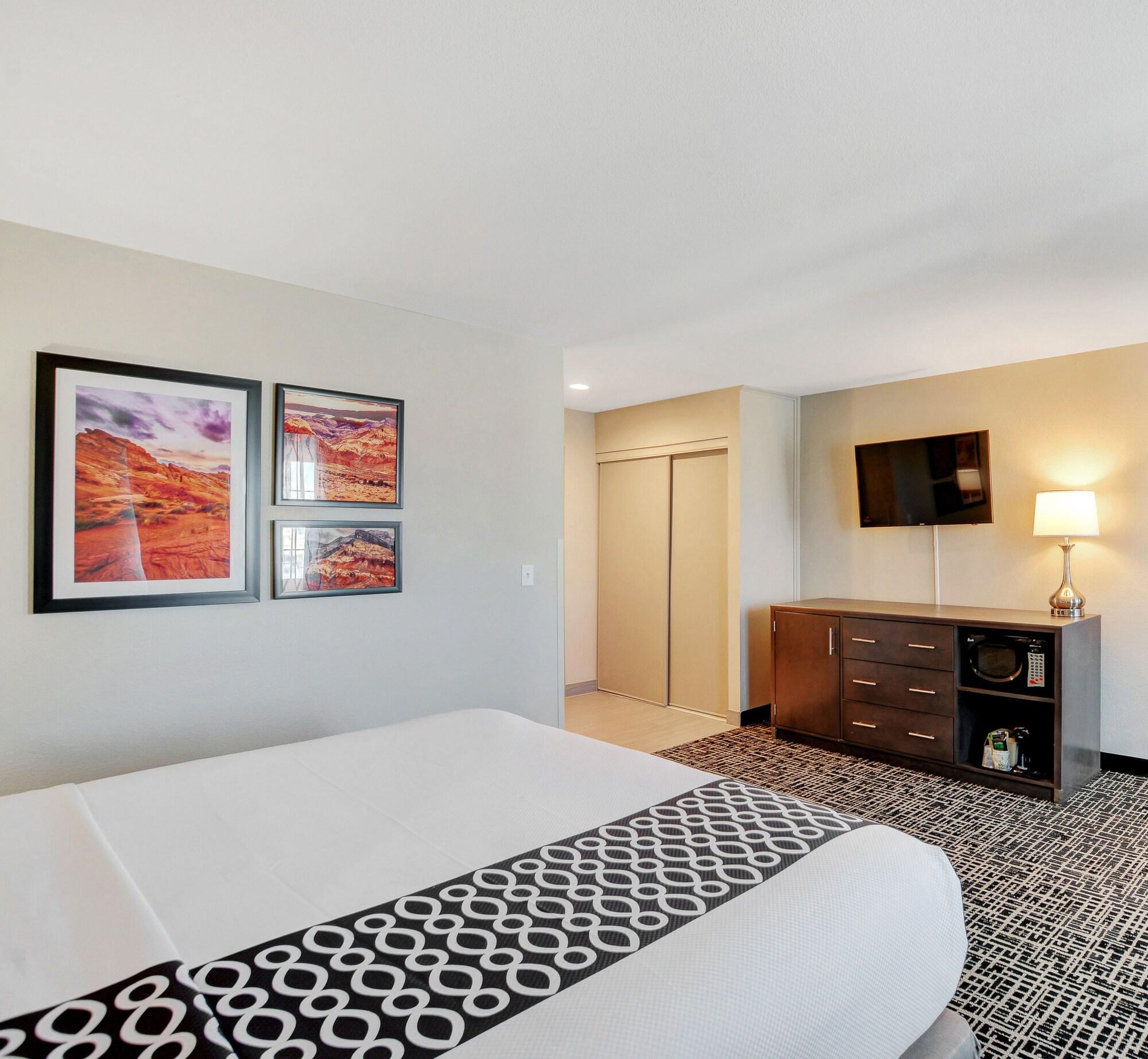 La Quinta Inn & Suites By Wyndham Las Vegas Nellis Extérieur photo