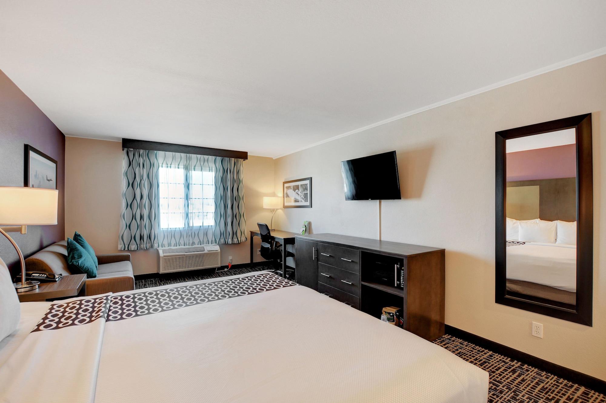 La Quinta Inn & Suites By Wyndham Las Vegas Nellis Extérieur photo