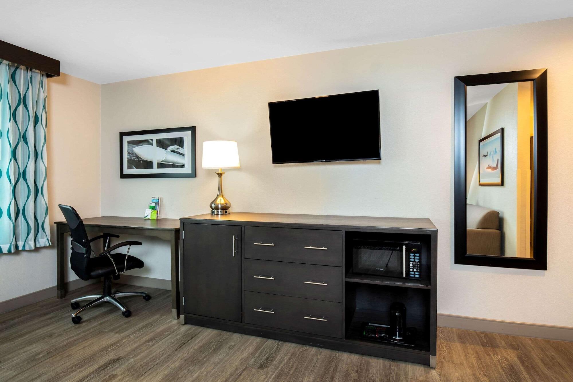 La Quinta Inn & Suites By Wyndham Las Vegas Nellis Extérieur photo