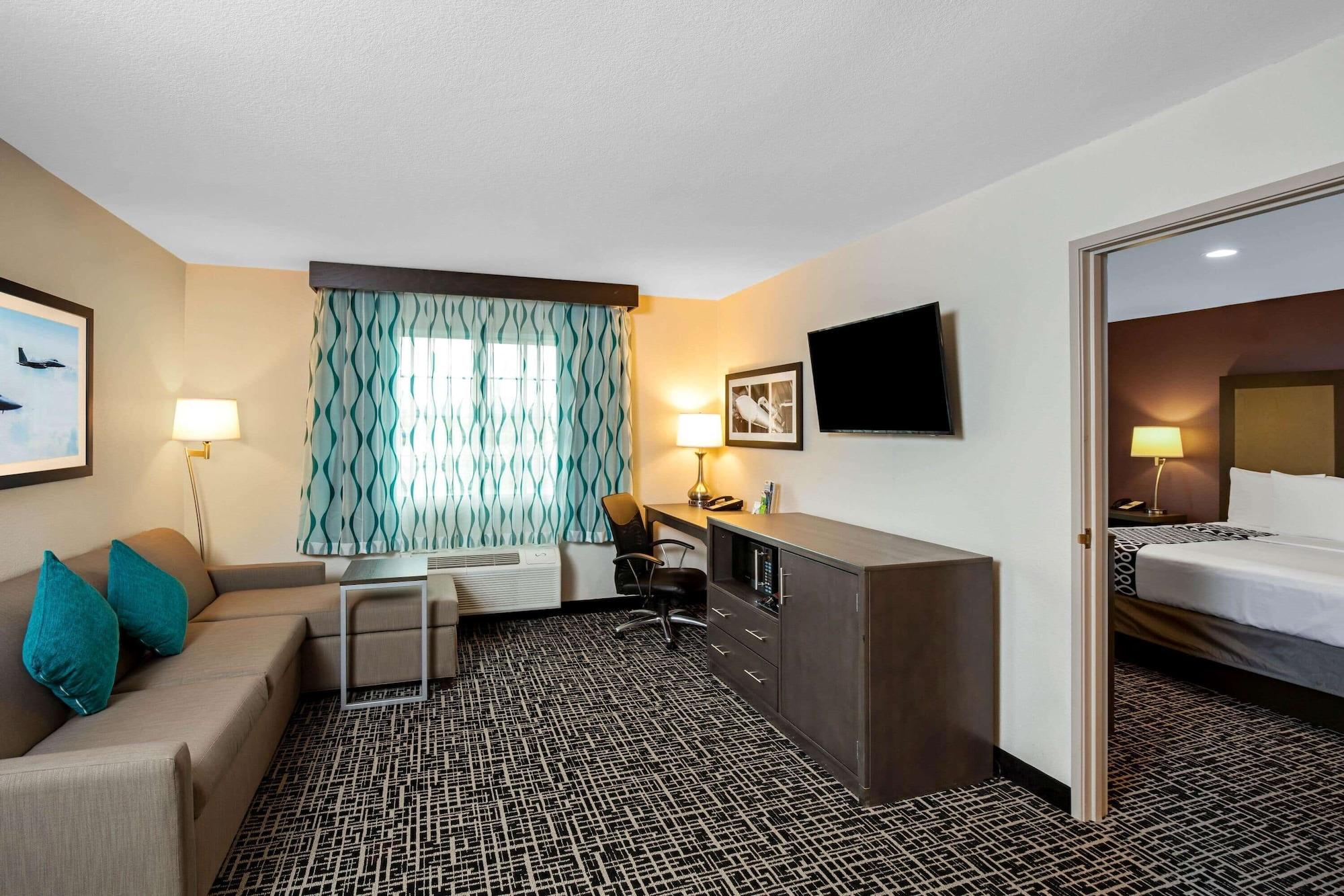La Quinta Inn & Suites By Wyndham Las Vegas Nellis Extérieur photo