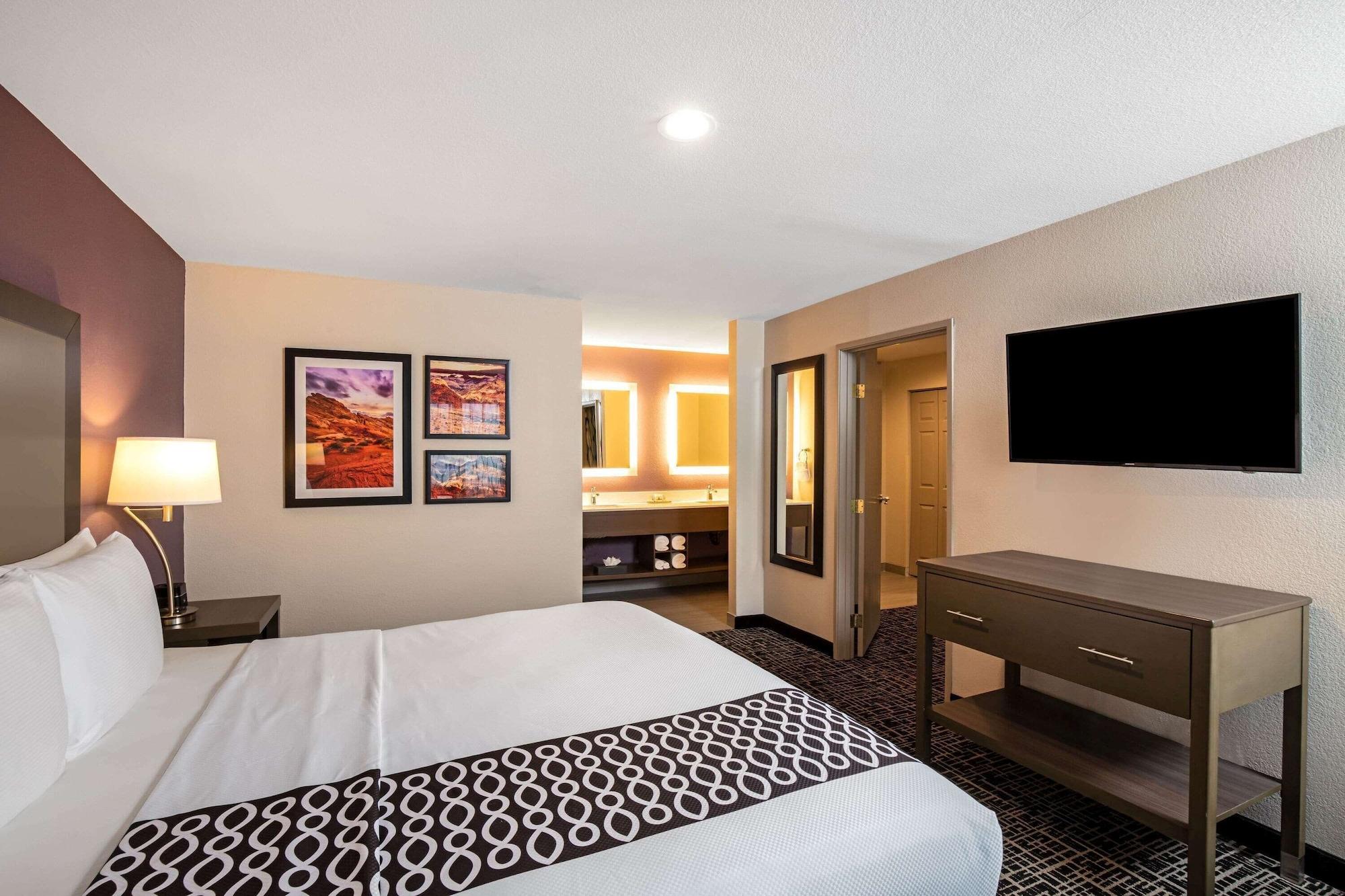 La Quinta Inn & Suites By Wyndham Las Vegas Nellis Extérieur photo