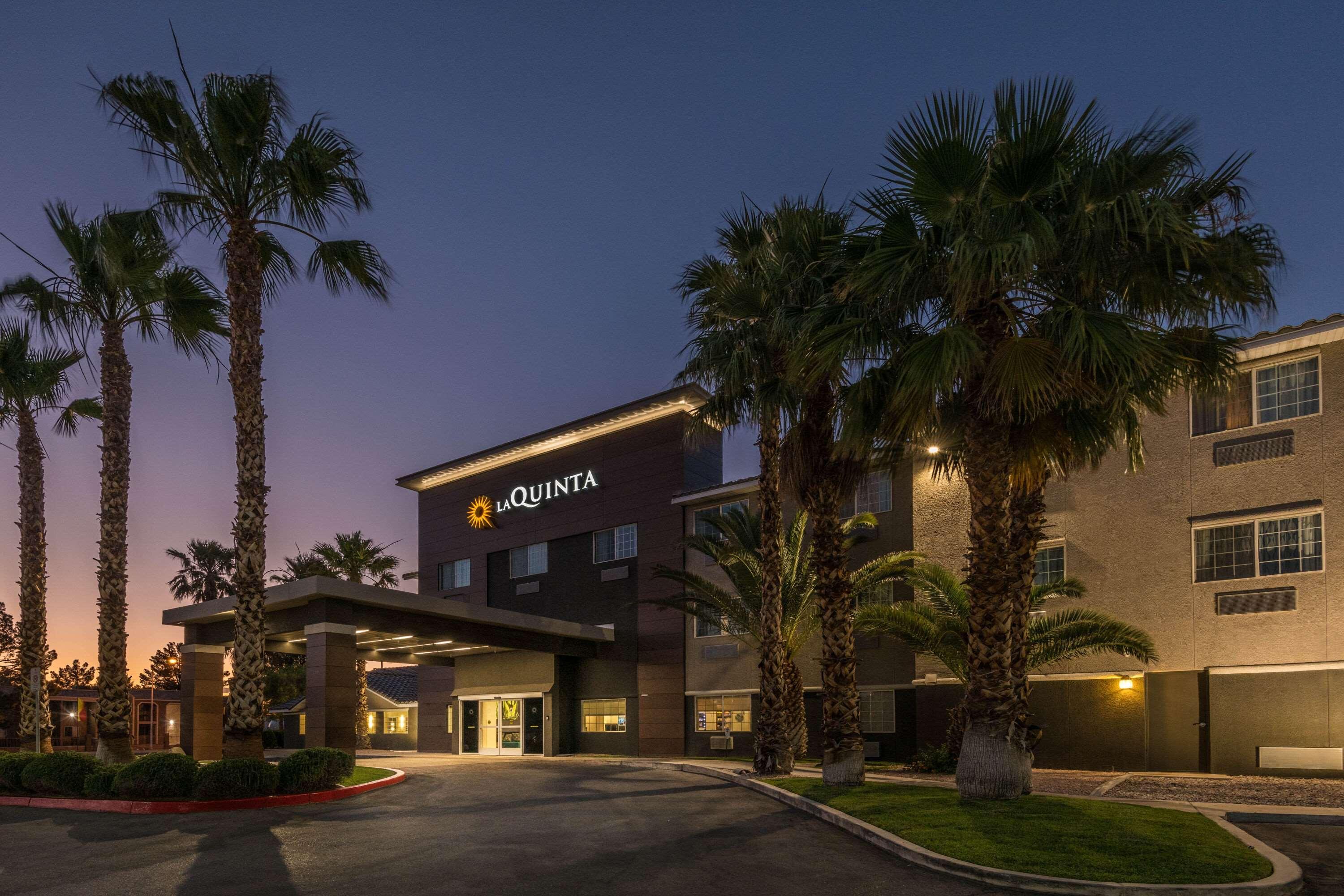 La Quinta Inn & Suites By Wyndham Las Vegas Nellis Extérieur photo