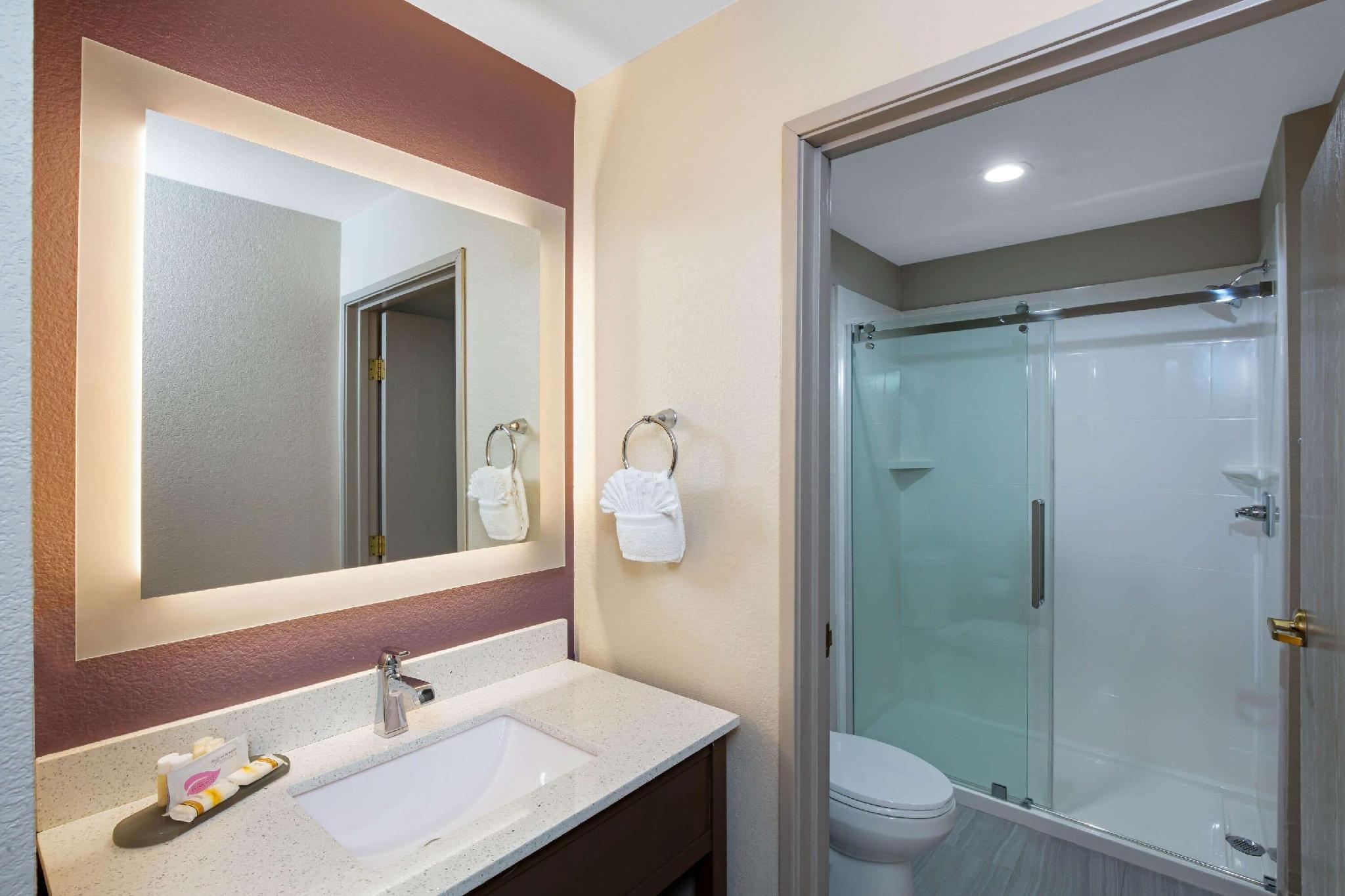 La Quinta Inn & Suites By Wyndham Las Vegas Nellis Extérieur photo