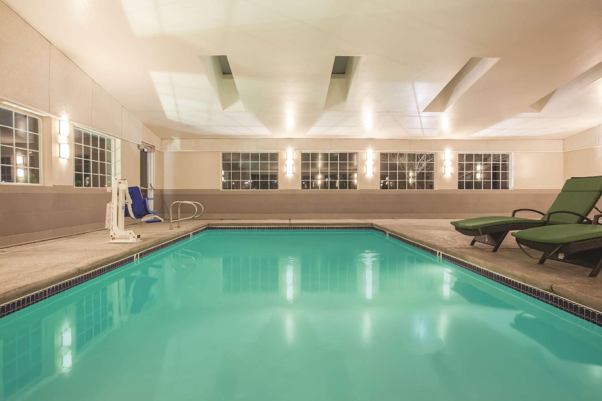 La Quinta Inn & Suites By Wyndham Las Vegas Nellis Extérieur photo