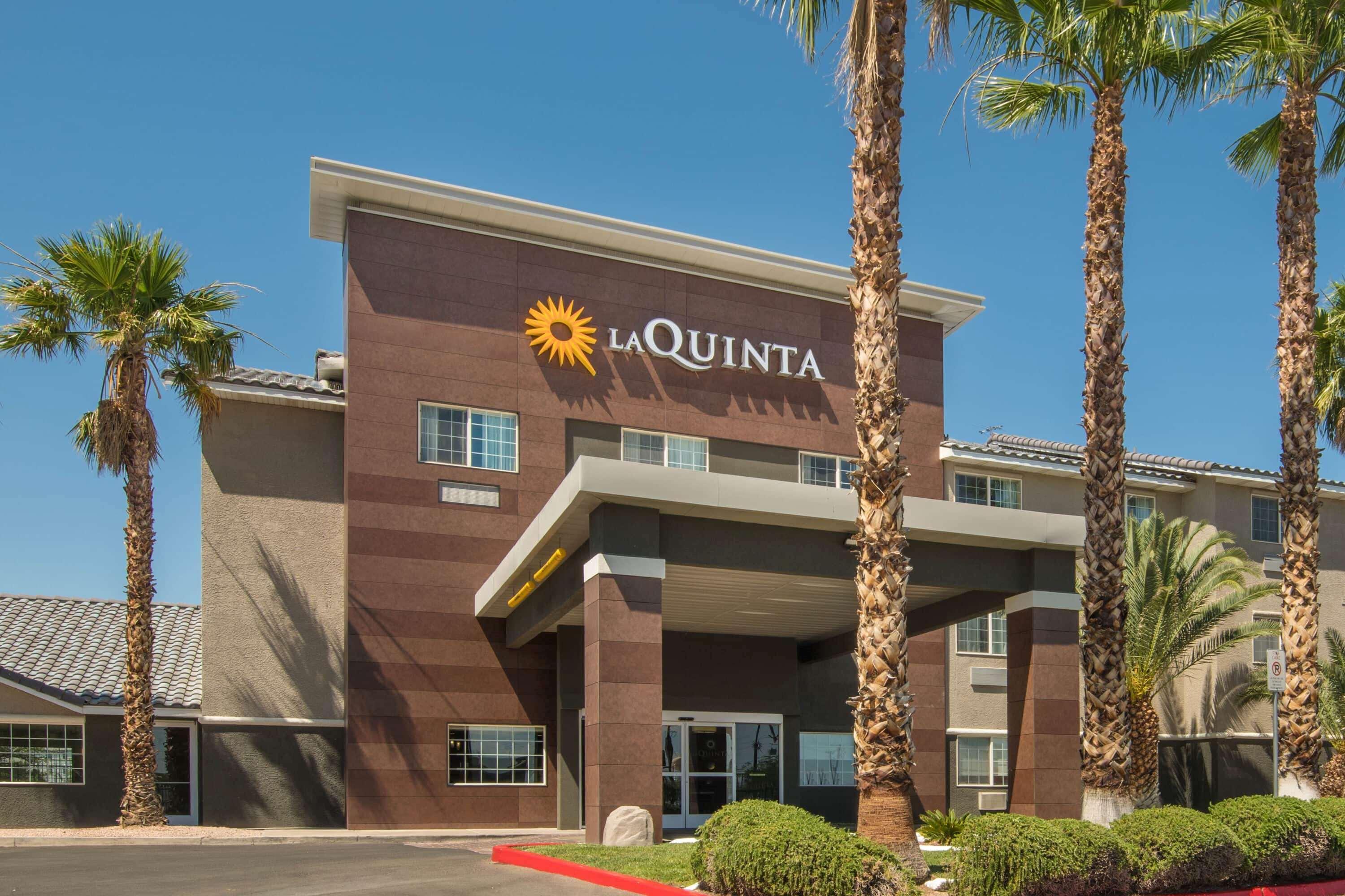 La Quinta Inn & Suites By Wyndham Las Vegas Nellis Extérieur photo