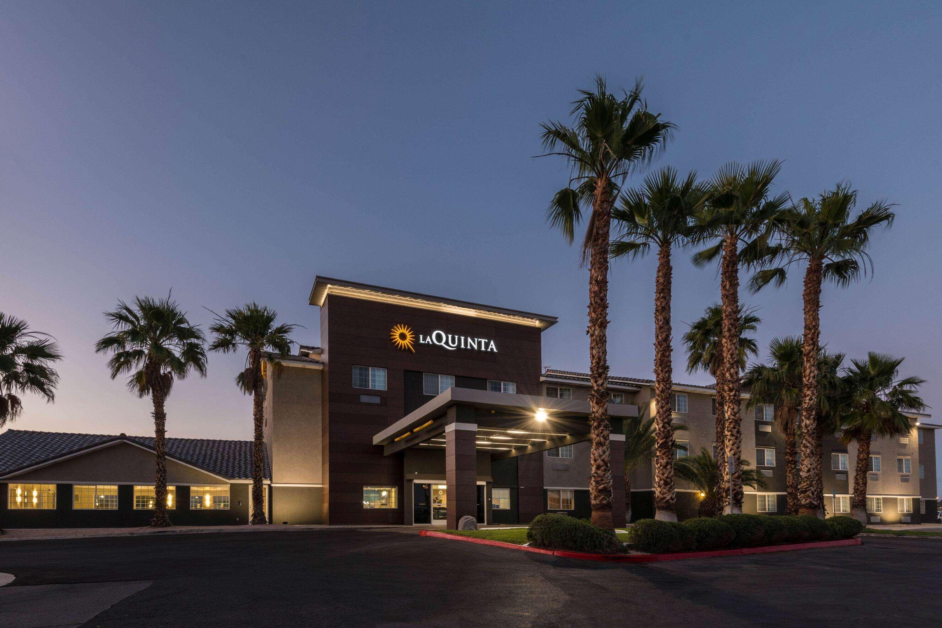 La Quinta Inn & Suites By Wyndham Las Vegas Nellis Extérieur photo