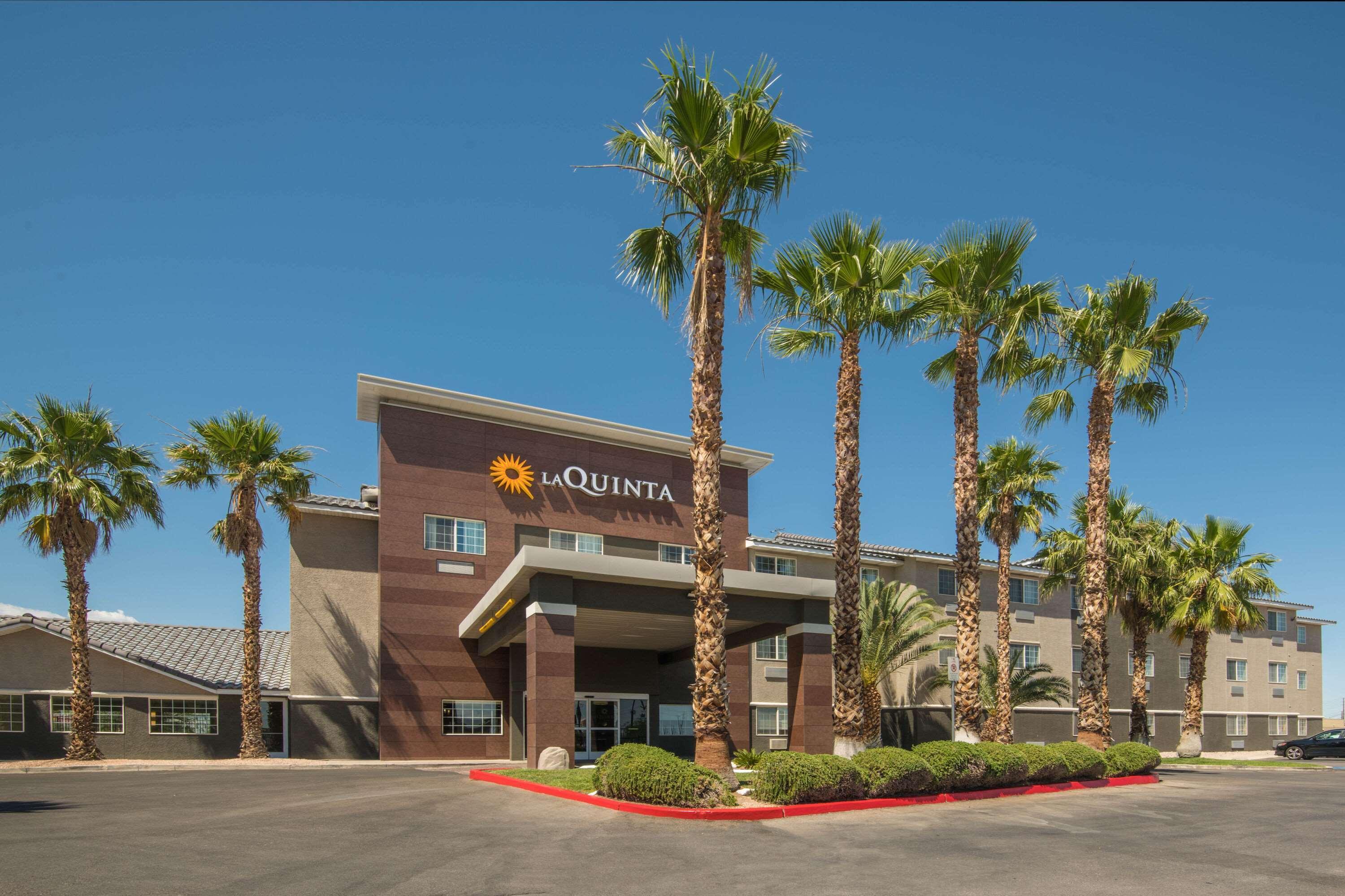 La Quinta Inn & Suites By Wyndham Las Vegas Nellis Extérieur photo