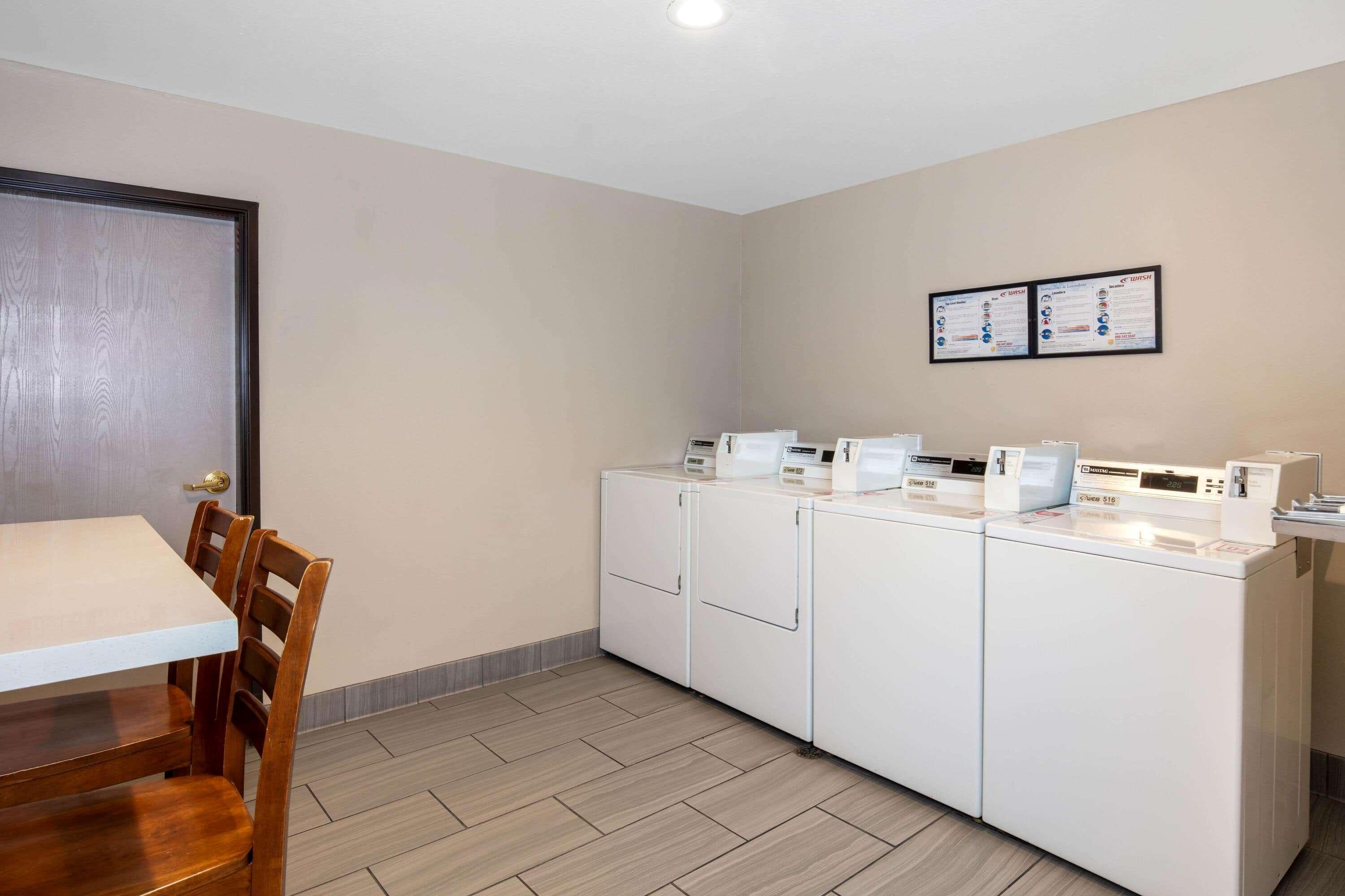 La Quinta Inn & Suites By Wyndham Las Vegas Nellis Extérieur photo