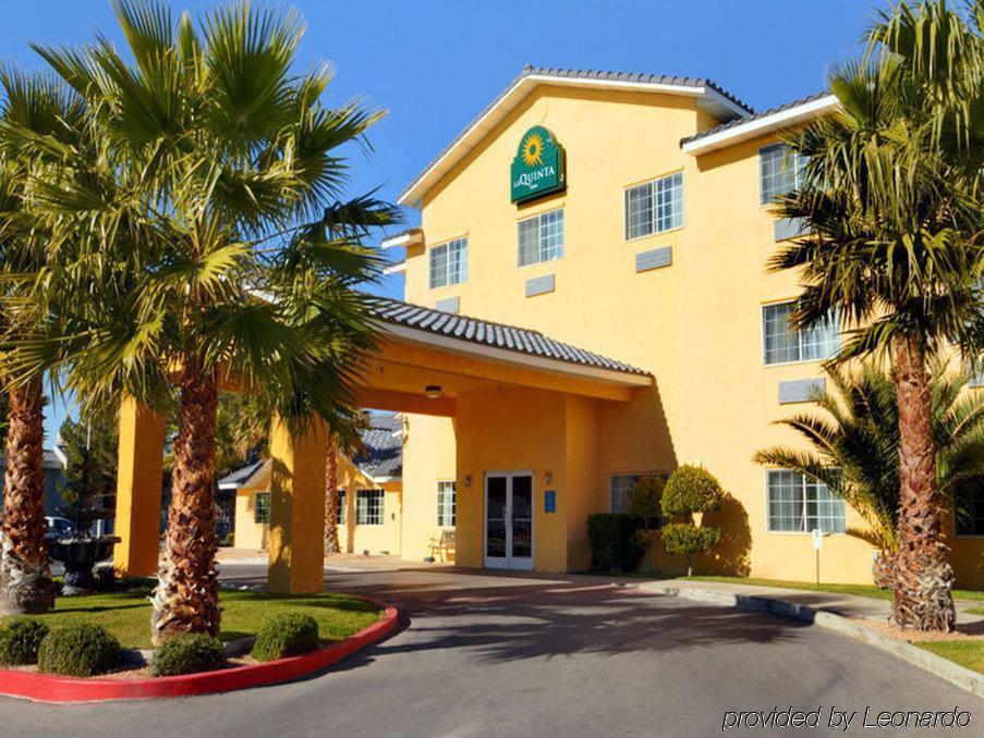 La Quinta Inn & Suites By Wyndham Las Vegas Nellis Extérieur photo