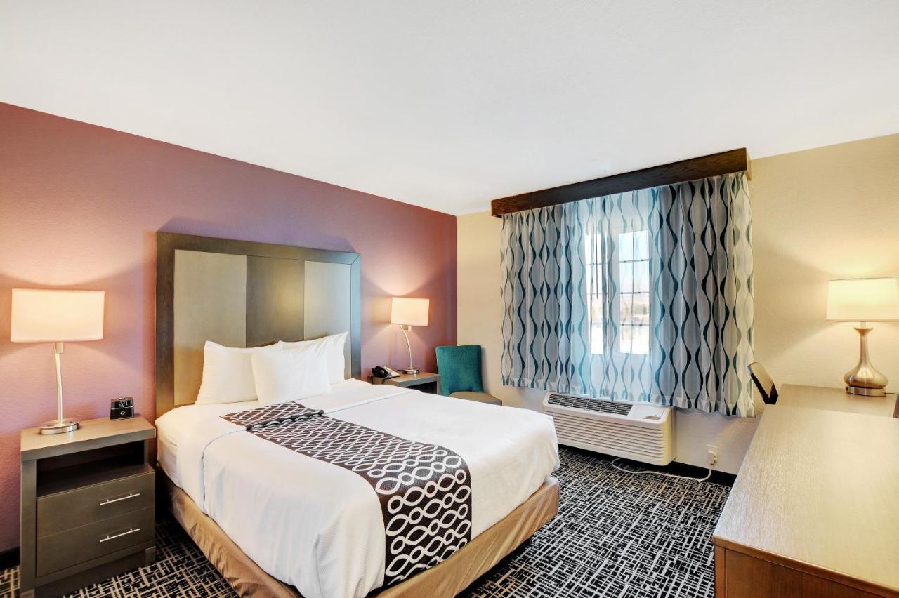 La Quinta Inn & Suites By Wyndham Las Vegas Nellis Extérieur photo