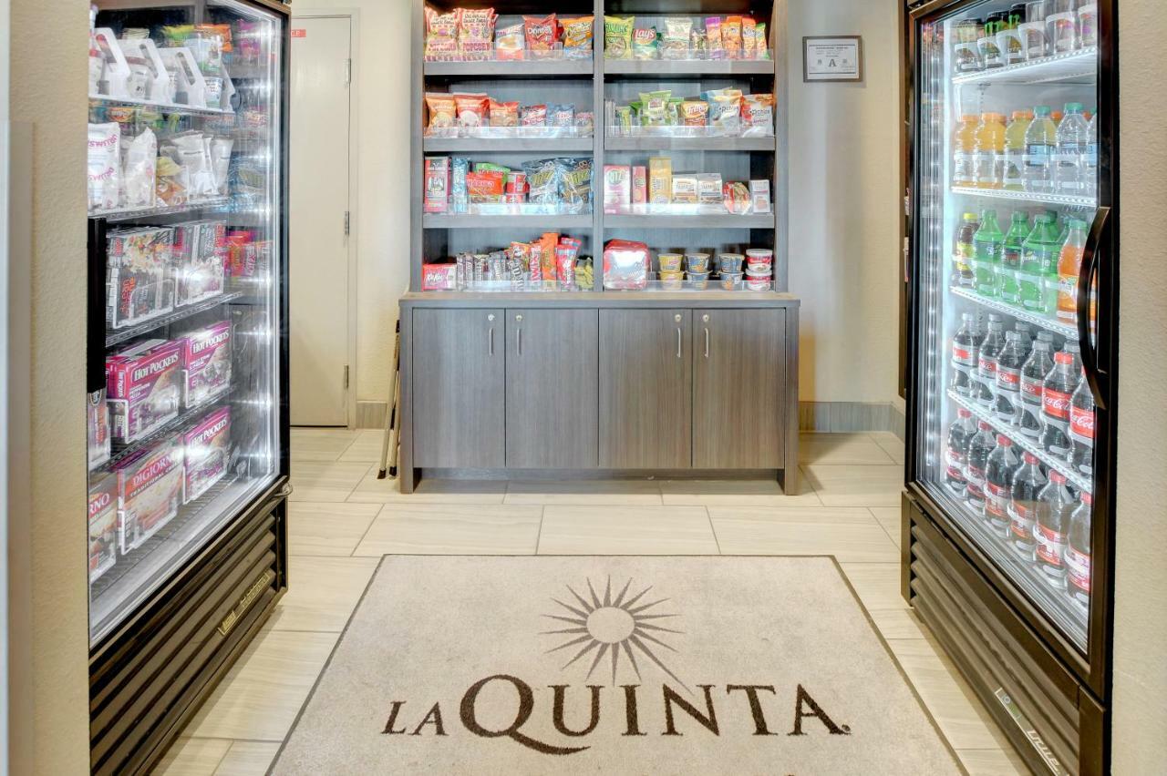 La Quinta Inn & Suites By Wyndham Las Vegas Nellis Extérieur photo
