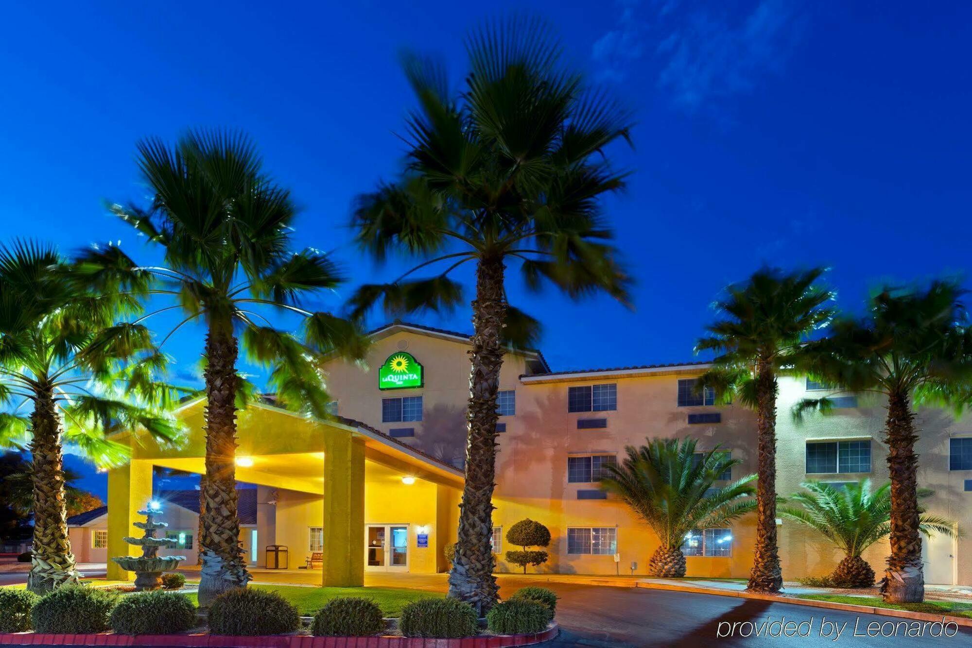 La Quinta Inn & Suites By Wyndham Las Vegas Nellis Extérieur photo