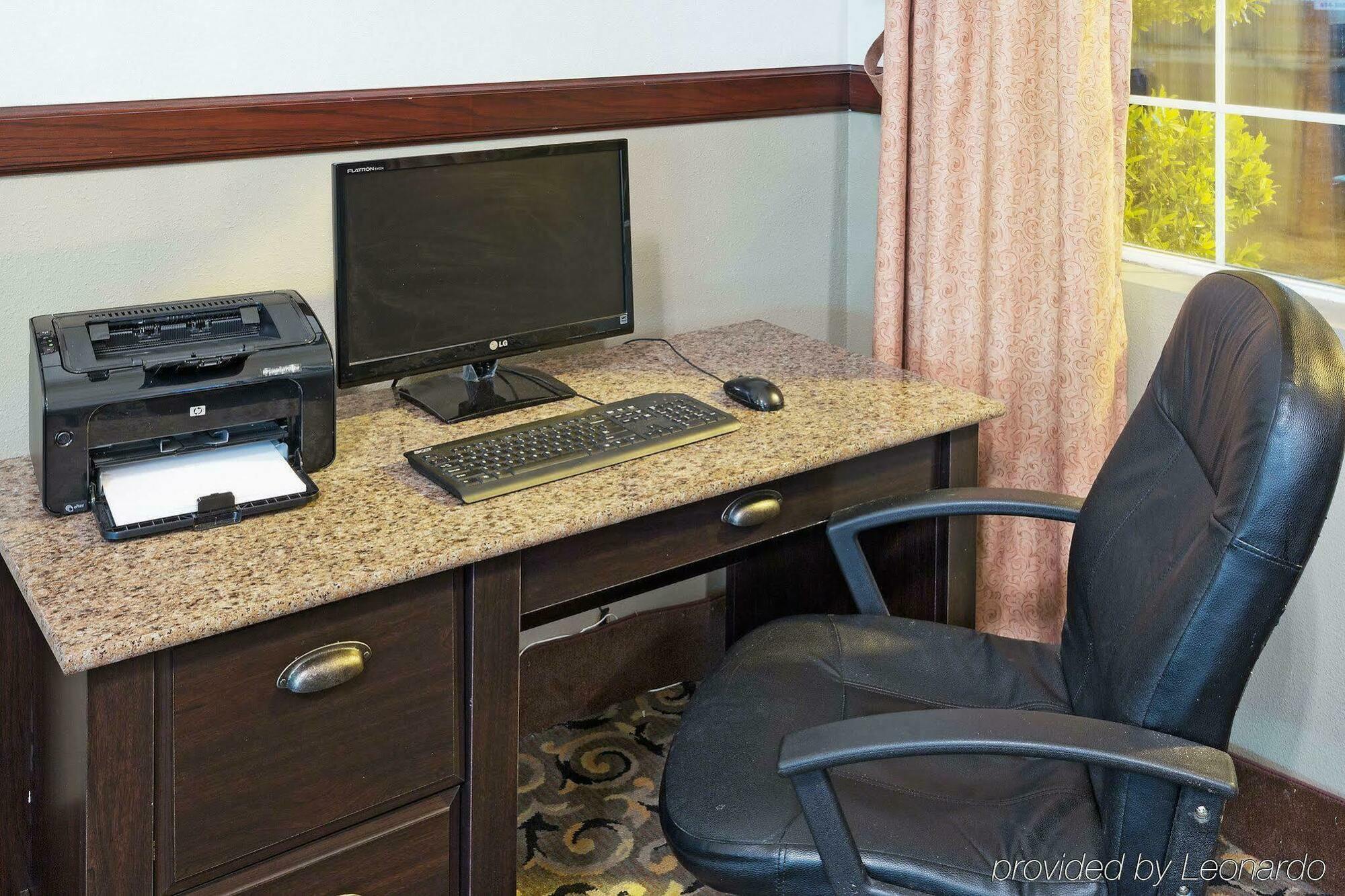 La Quinta Inn & Suites By Wyndham Las Vegas Nellis Extérieur photo